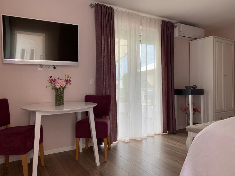 Double Room image 4