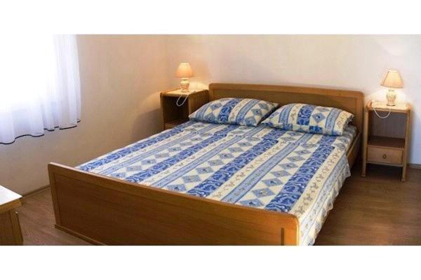 One-Bedroom Apartment image 3