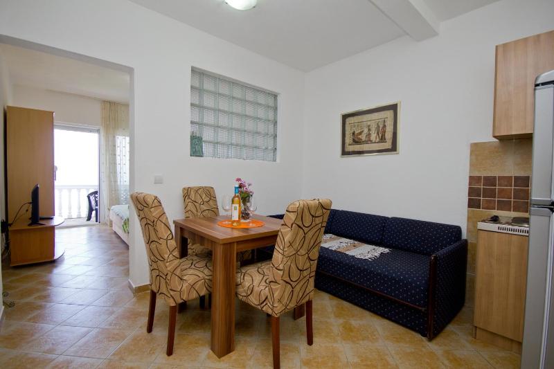 One-Bedroom Apartment with Sea View (3 Adults) image 4