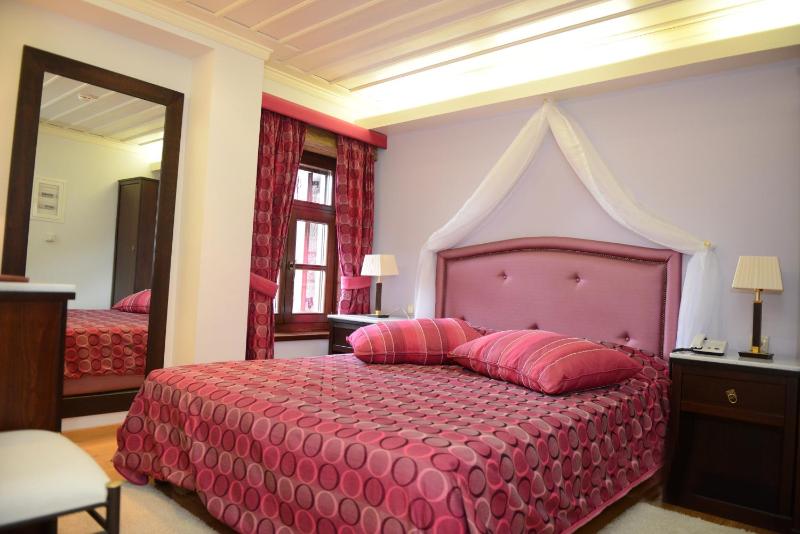 Double Room image 3