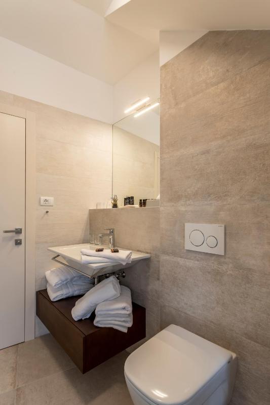 Superior Double or Twin Room with City View image 2