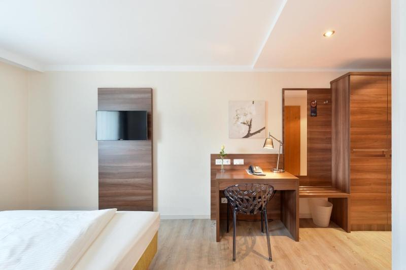 Business Single Room image 3