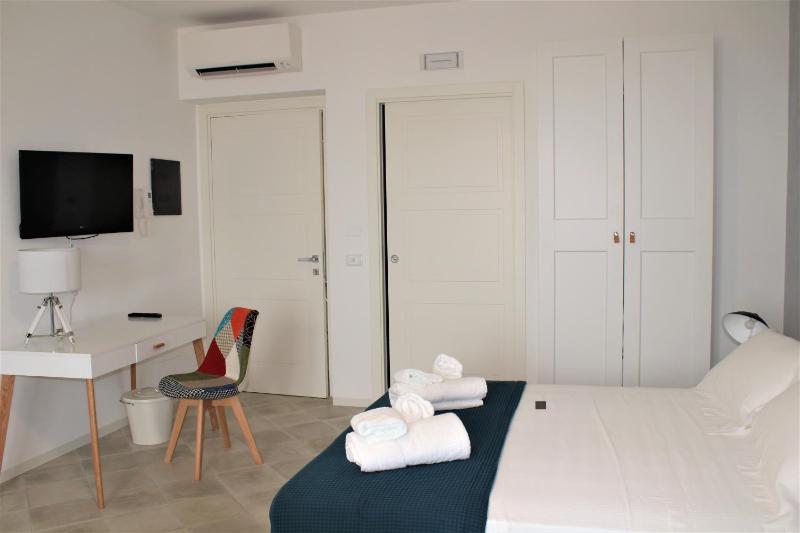 Family Room image 3