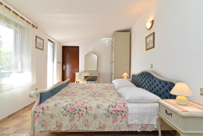 Apartment image 3