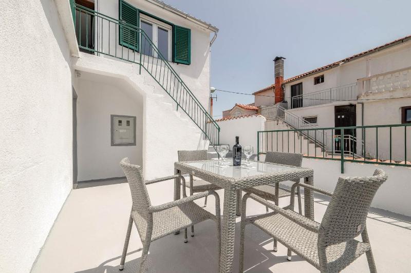 One-Bedroom Apartment with Sea View and Terrace image 3