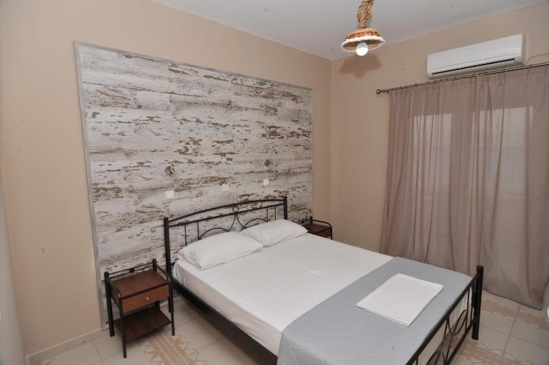 Deluxe Triple Room with Sea View image 1