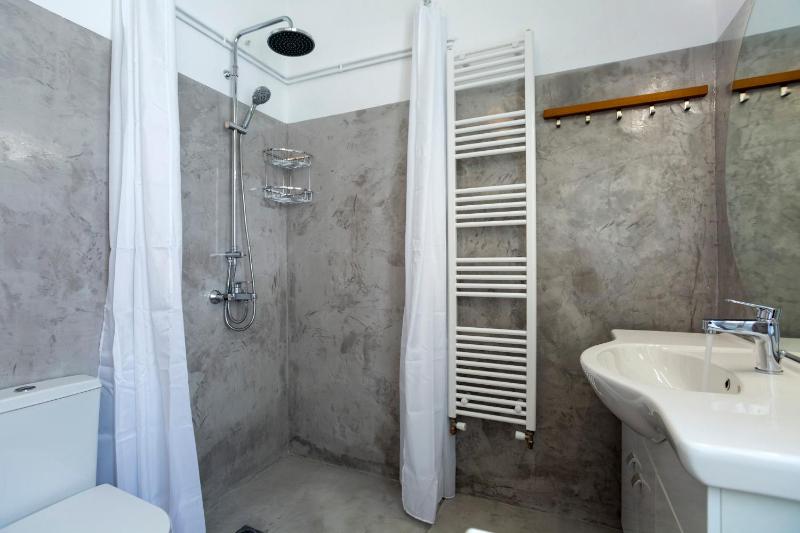 Delightful 2 BEDR-2 BATH Apt with Access to Rooftop Garden - EP9U - image 14
