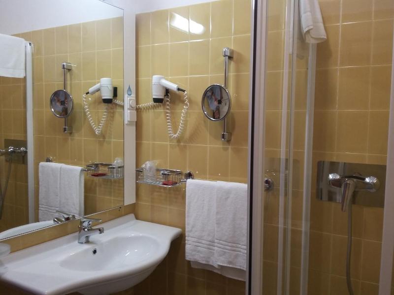 Double or Twin Room with Shower image 2