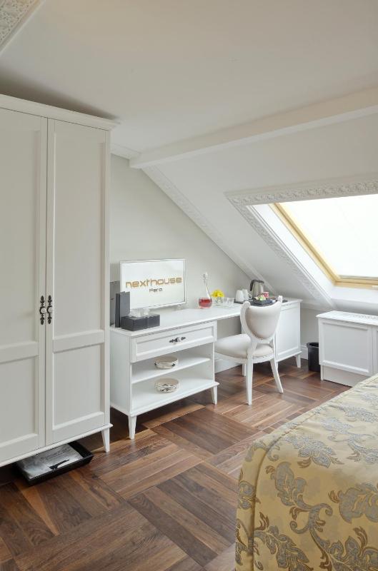 Penthouse Deluxe Room image 2