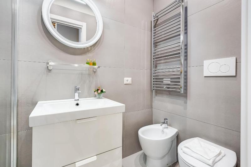 Large Double Room image 4