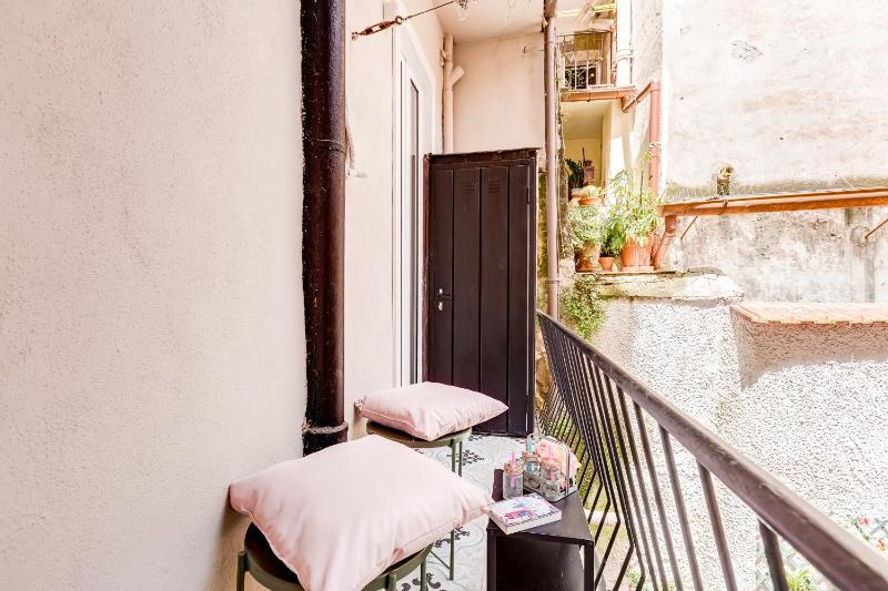 Double Room with Balcony (3 Adults) image 4
