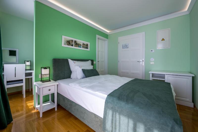 Single Room with Balcony image 1