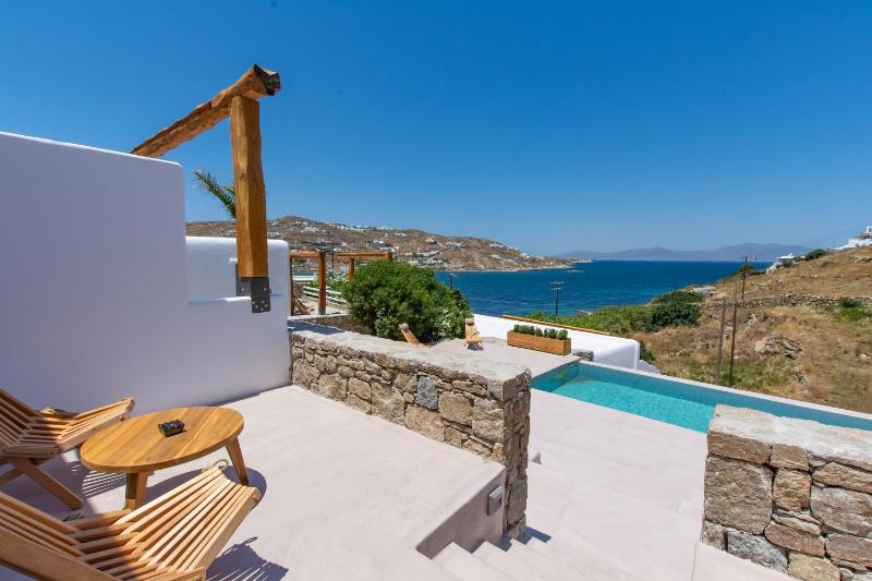 Superior Double Room with Sea View image 2