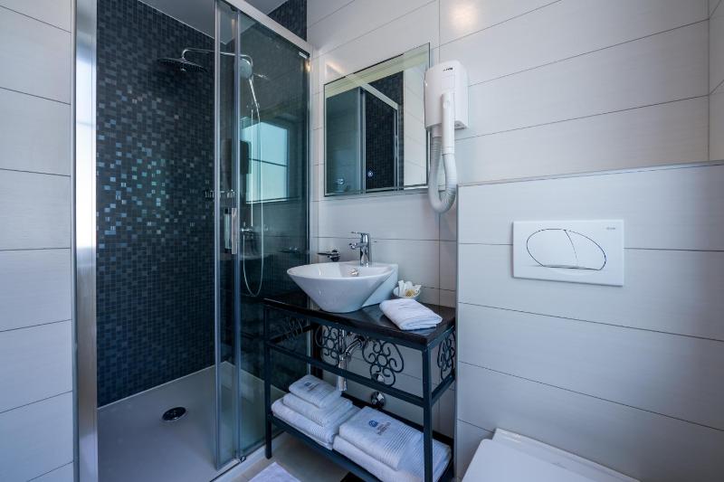 Double Room with Balcony and Street View image 4