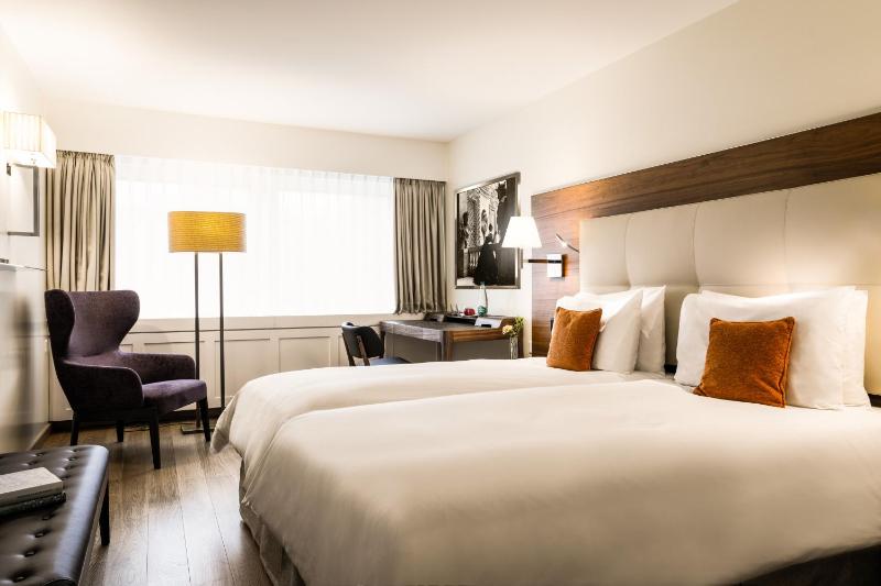 Superior Twin Room image 3