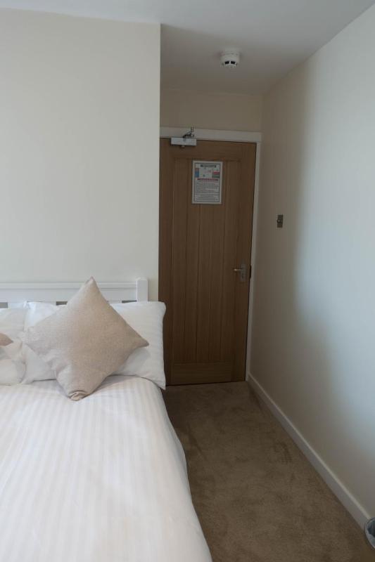 Standard Triple Room image 2