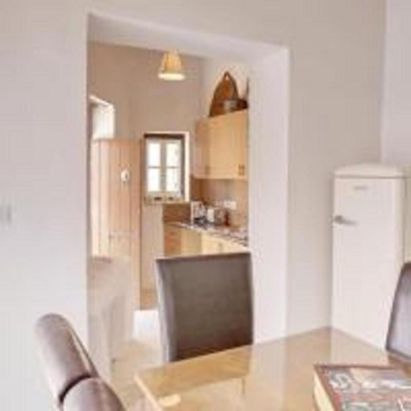 One-Bedroom Apartment image 3