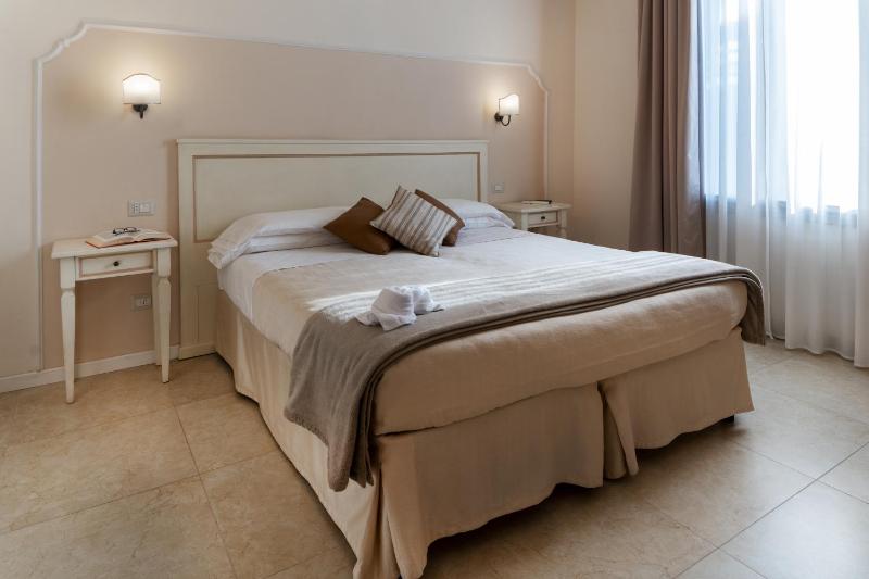 Double or Twin Room image 2