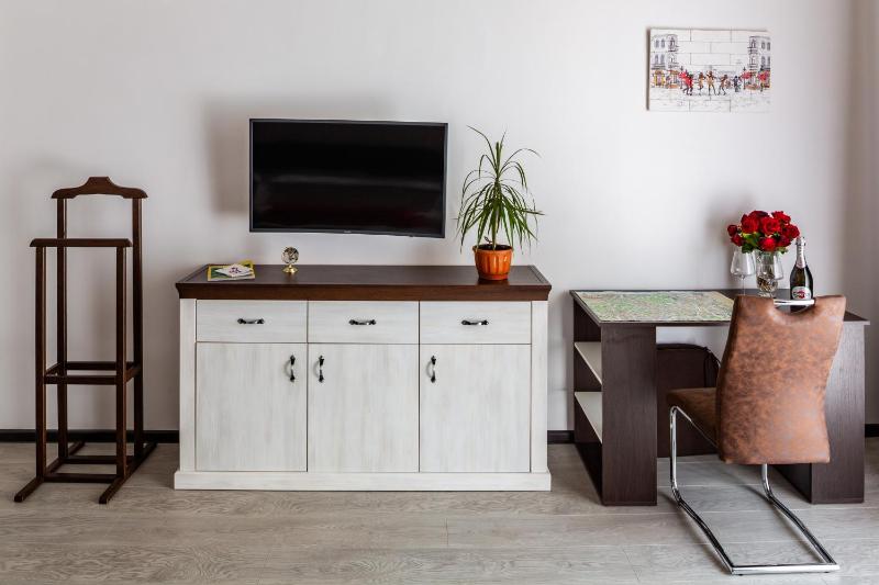 LeoApart near Rynok Square with 2 bedroom with balcony - image 8
