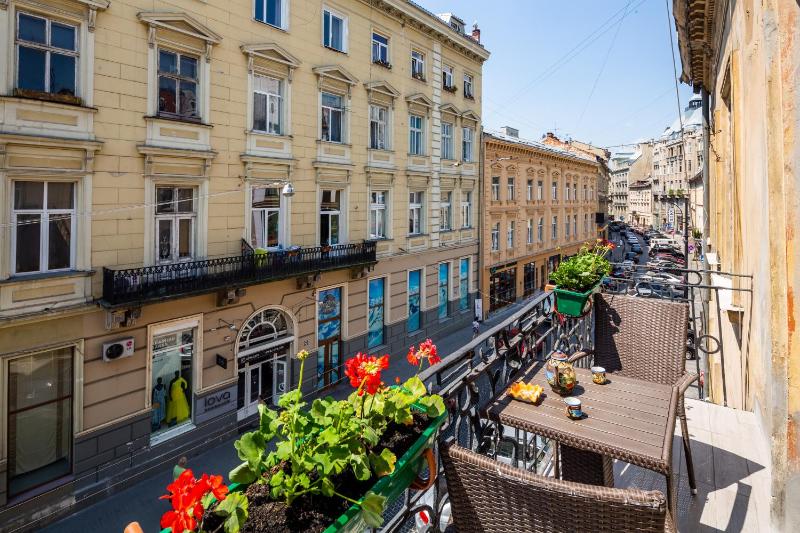 LeoApart near Rynok Square with 2 bedroom with balcony - image 7