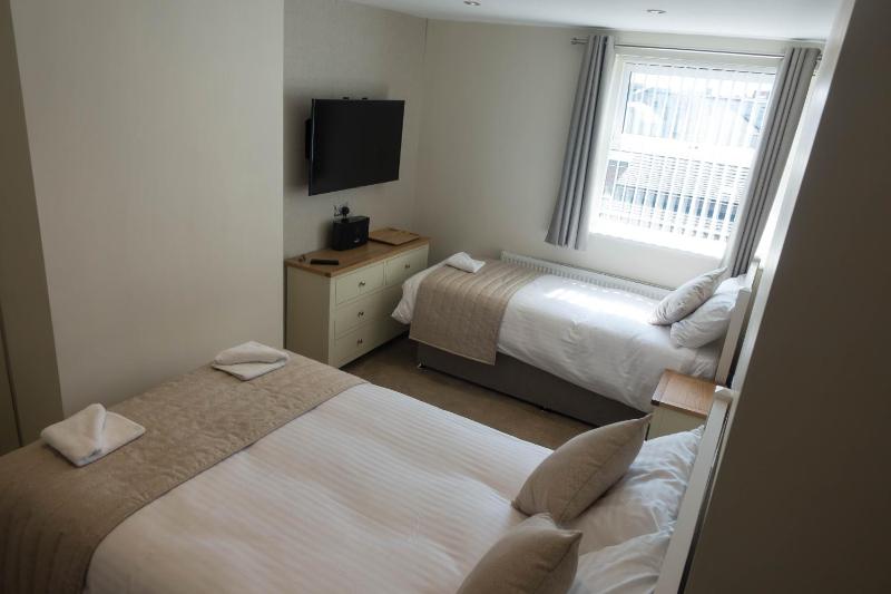 Standard Triple Room image 3