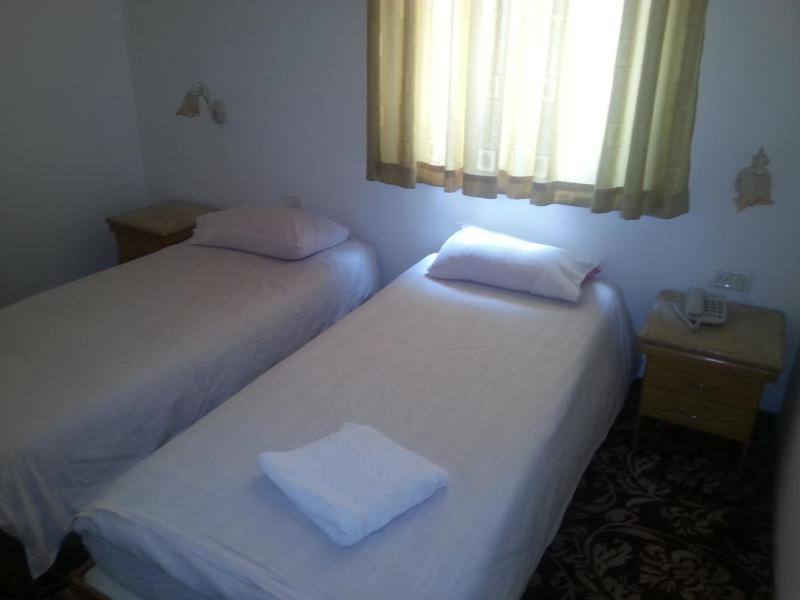Standard Twin Room image 3