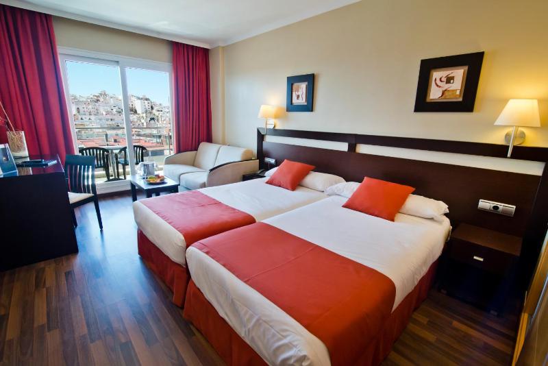 Triple Room (2 Adults + 1 Child) image 3