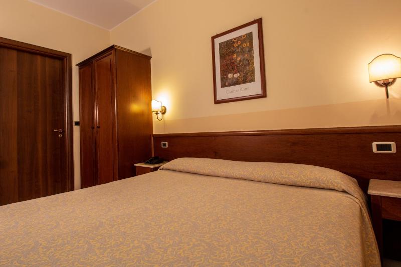 Double Room - Disability Access image 3