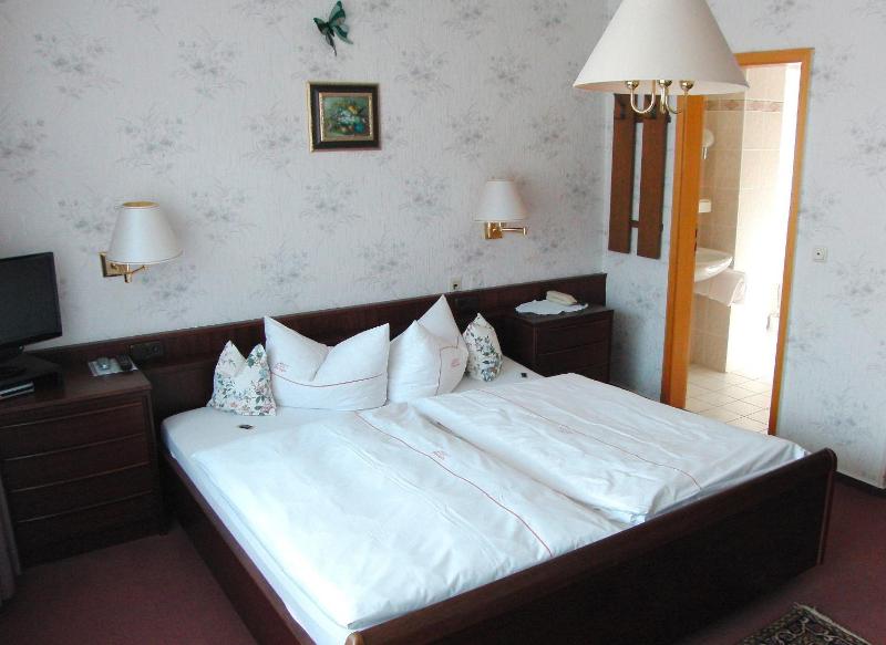 Deluxe Double Room image 3