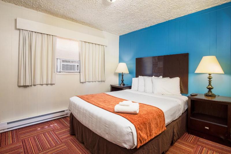 Queen Room image 3
