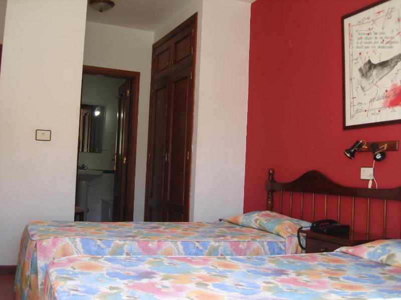 Double or Twin Room image 2