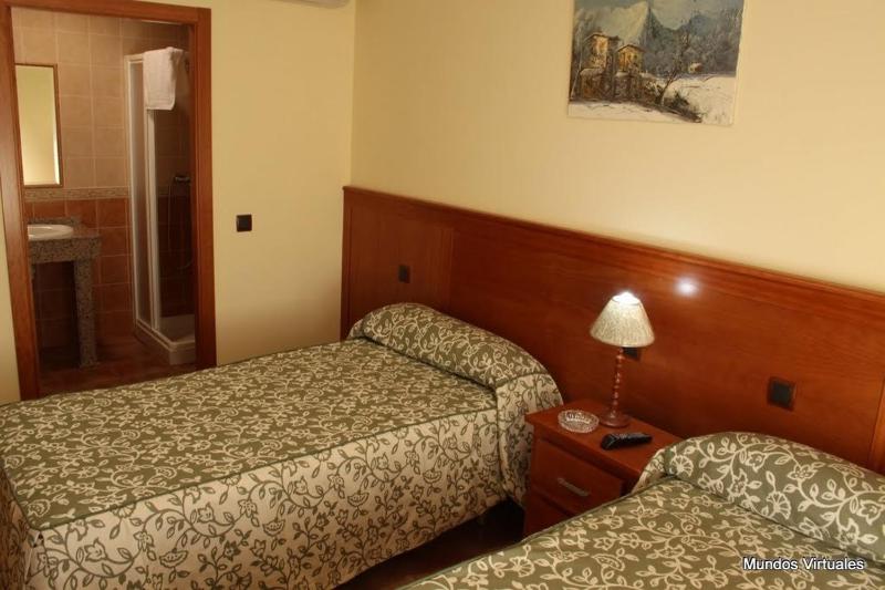 Double or Twin Room image 2