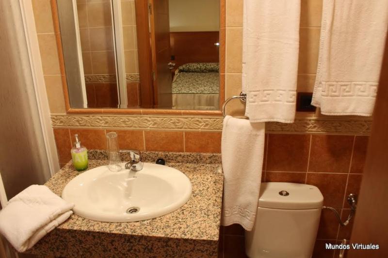 Double or Twin Room image 4