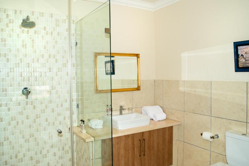 Inn and Out Plus Craighall - image 10