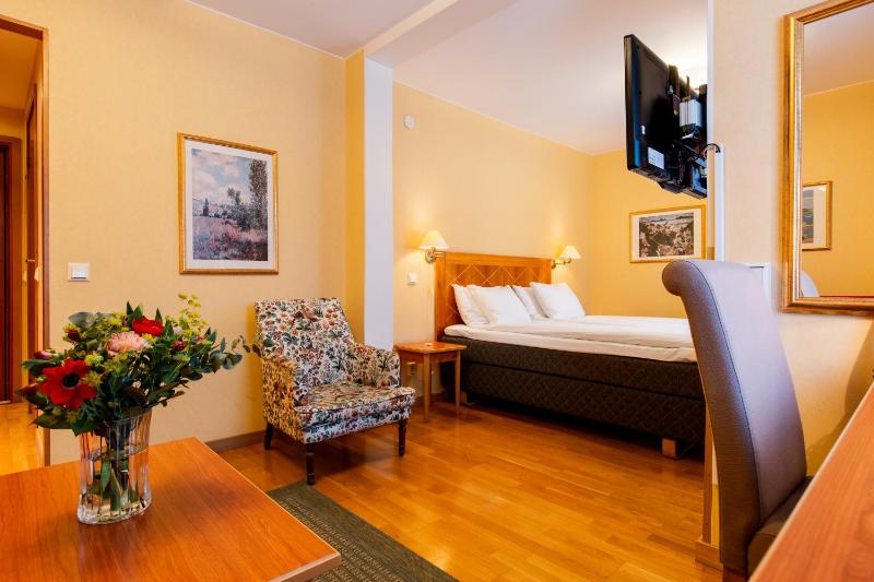 Superior Queen Room with Sofa Bed - Non-Smoking image 1
