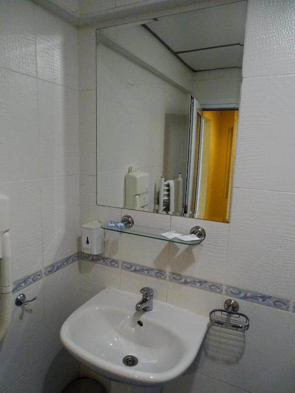Standard Double or Twin Room image 2