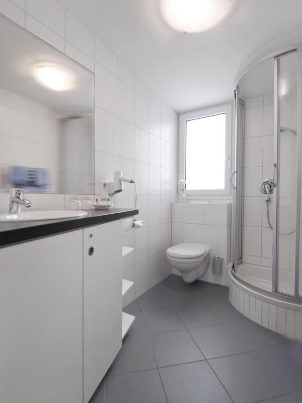 Double Room image 2