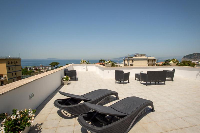 Deluxe Triple Room with Sea View image 4