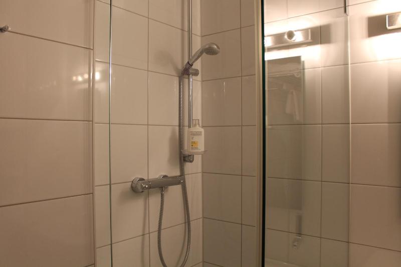 Quadruple Room image 3