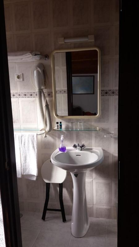 Deluxe Triple Room image 2