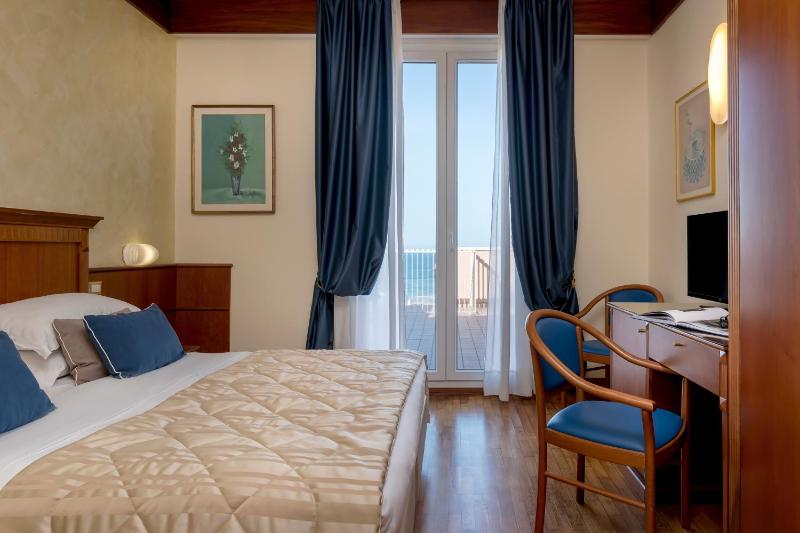 Double or Twin Room with Terrace image 3