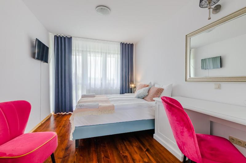 Deluxe Double Room with Balcony image 3