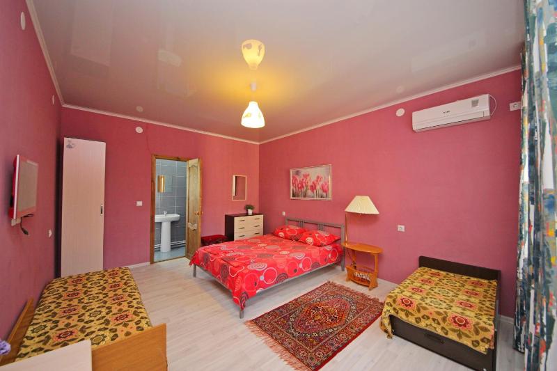 Standard Quadruple Room image 1