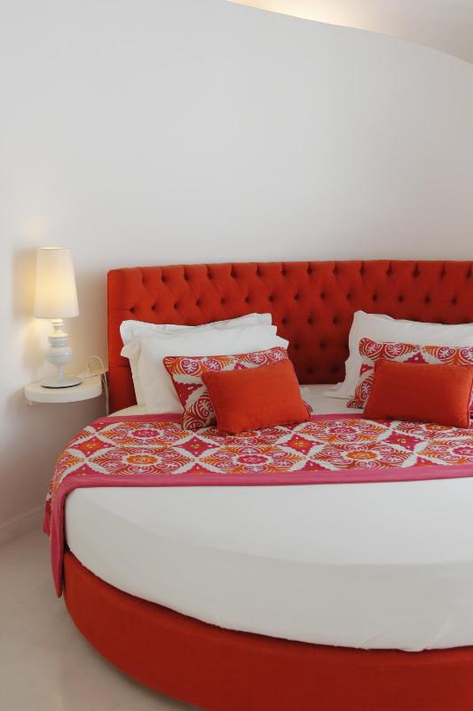 Deluxe Double Room with Balcony image 4