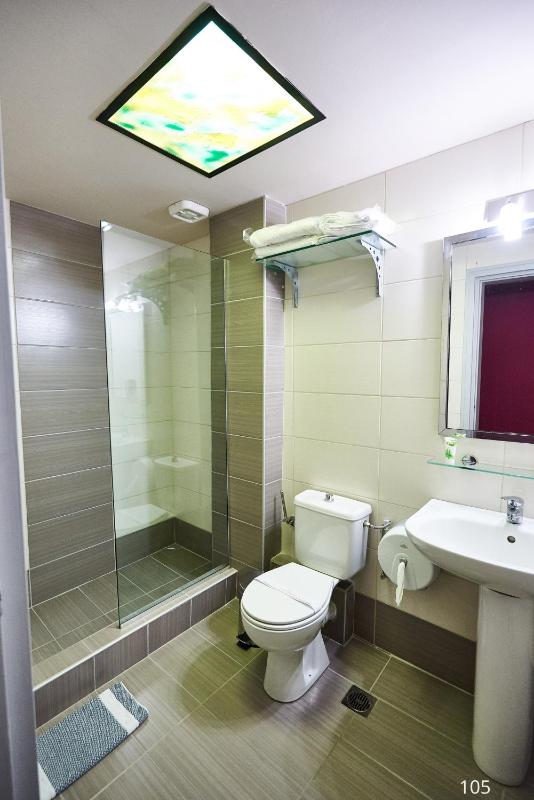 Budget Twin Room image 3