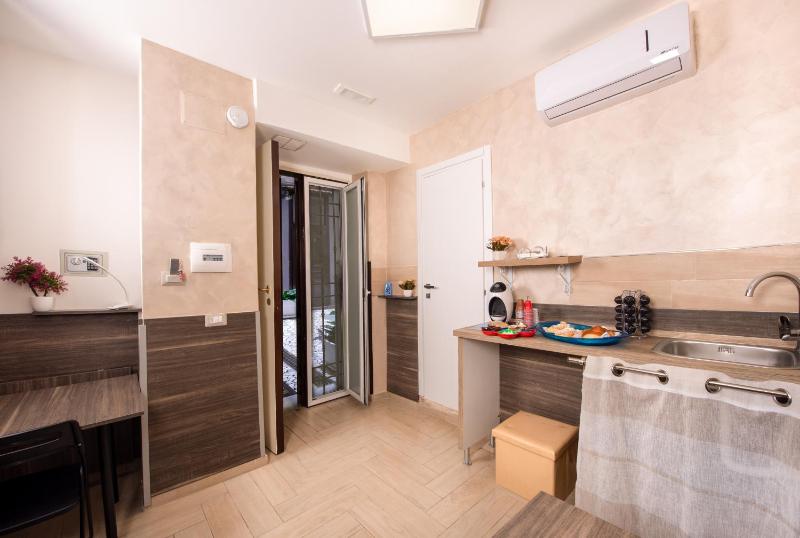 Deluxe Family Room image 3