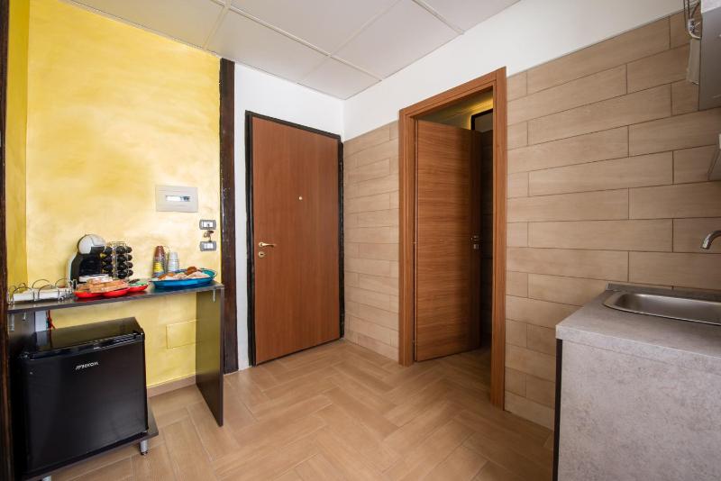 Triple Room with Balcony image 4