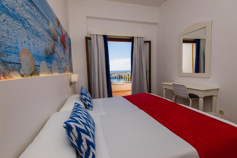 Double Room with Sea View image 1