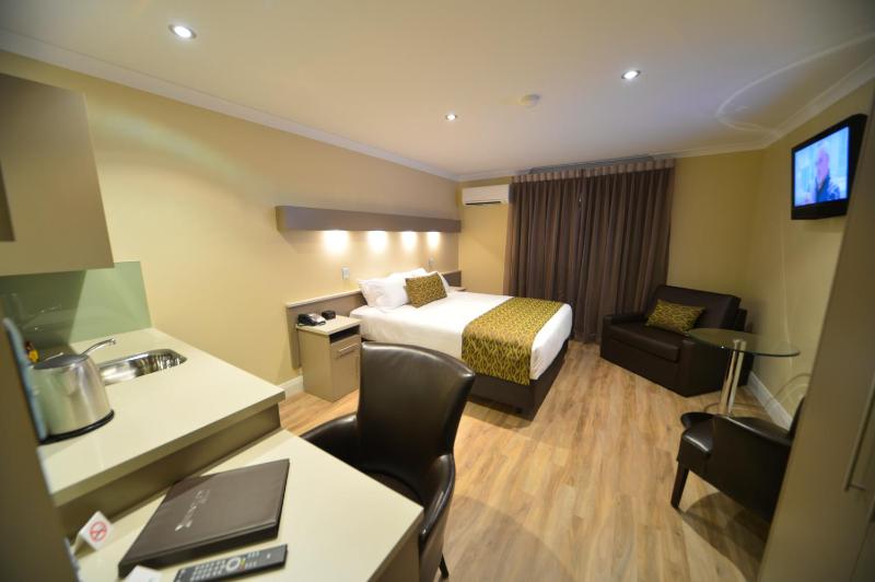 Bentley Motel - image 7
