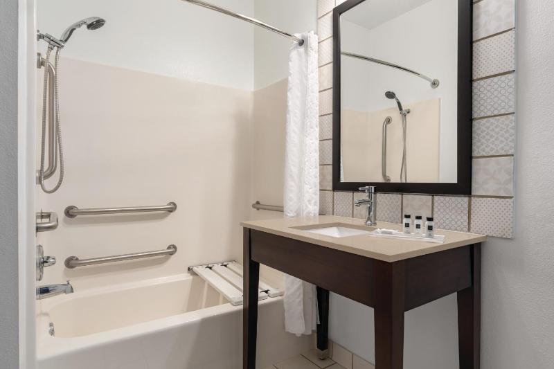 Queen Room with Two Queen Beds - Disability Access/Non-Smoking image 1